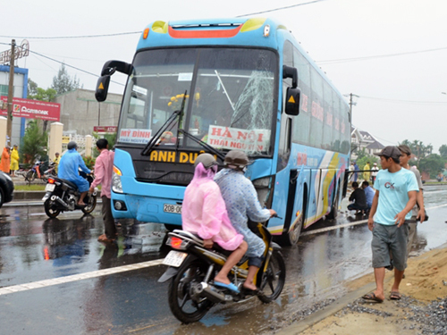 Xe khách gây tai nạn 
